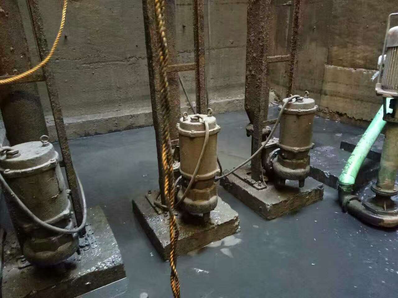 罗田污水池清理