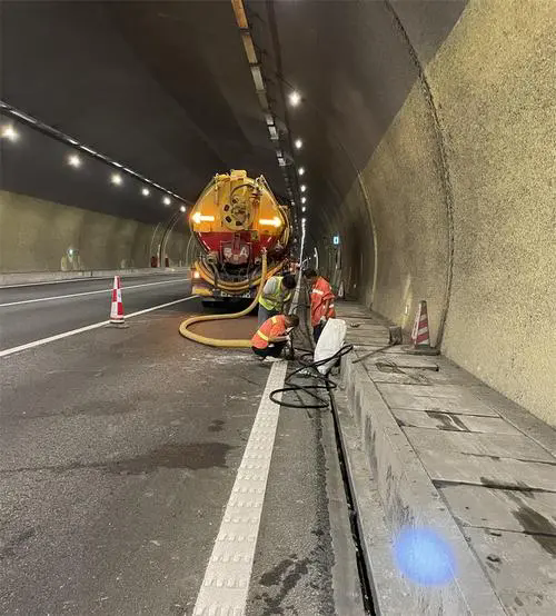 罗田隧道排水渠清淤